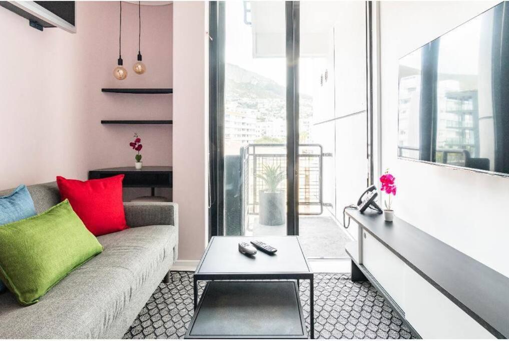 Apartment Sweet Flamingo *